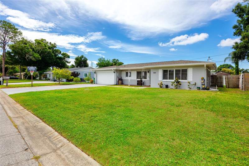 3 bedroom Single Family Residence at 1833 HUNT LANE, DOUGLAS MANOR ESTATES 1ST ADD, CLEARWATER — photo 2