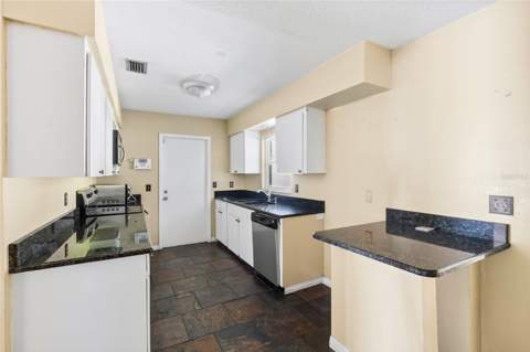 7221 Northbridge Boulevard, Tampa FL - photo 9 of 35