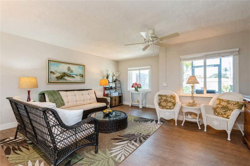 2 bedroom Condominium at 527 Cape Coral Parkway #4, Coral Court Condo, Cape Coral — photo 5