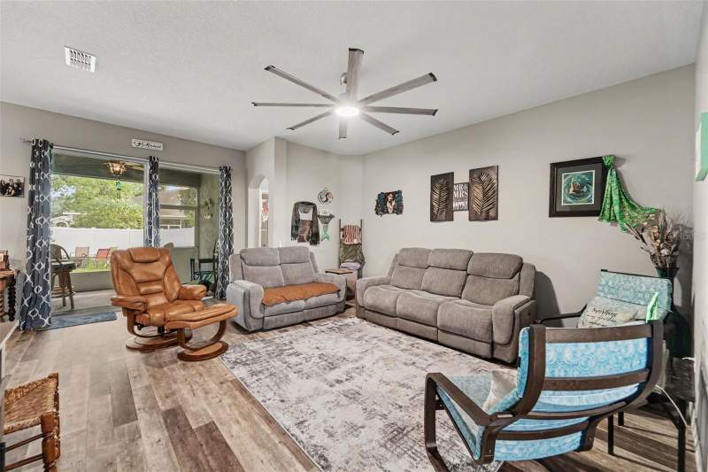 3 bedroom Single Family Residence at 13144 Laurel Crest Court, Grand Island Oaks Ph, Grand Island — photo 4