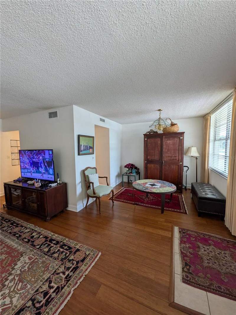 1 bedroom Condominium at 4885 1st Street #216, Winston Park Northeast, St Petersburg — photo 2