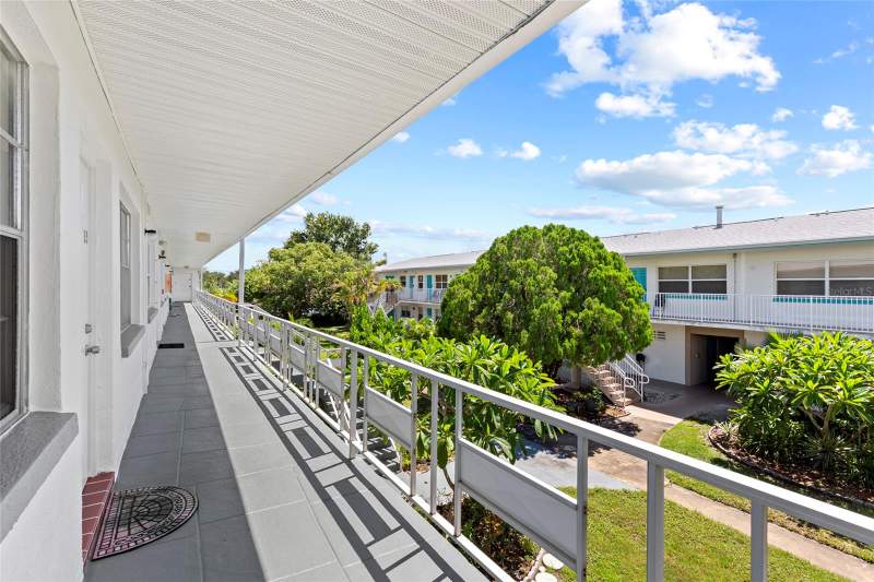 1 bedroom Condominium at 5875 18th Street #15, Town Apts Condo, St Petersburg — photo 3