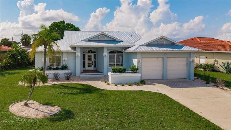 3 bedroom Single Family Residence at 1711 Boca Raton Court, Punta Gorda Isles Sec 05, Punta Gorda — photo 1