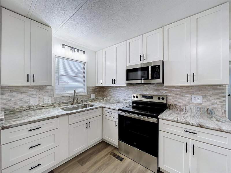 3 bedroom Mobile Home at 6965 Fort King Road, Valleydale Acres, Zephyrhills — photo 5