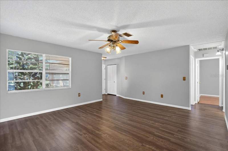 4 bedroom Single Family Residence at 10202 56th Street, Pine Haven II, Pinellas Park — photo 3