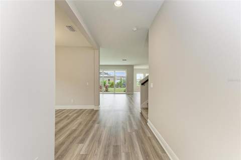 10186 Surrey Rose Drive, San Antonio FL - photo 11 of 35