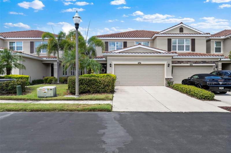 3 bedroom Townhouse at 5252 6TH WAY, COLONNADE, ST PETERSBURG — photo 1