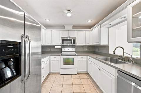 1811 Milford Circle, Sun City Center FL - photo 23 of 65