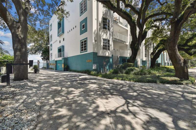 4950 BAYSHORE BOULEVARD #30