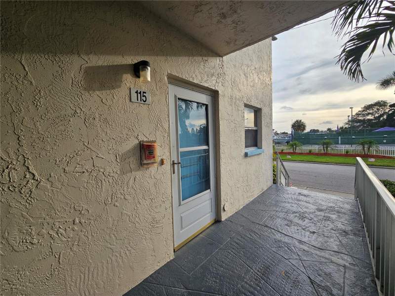 2 bedroom Condominium at 2850 59th Street #115, Town Shores Of Gulfport, St Petersburg — photo 3