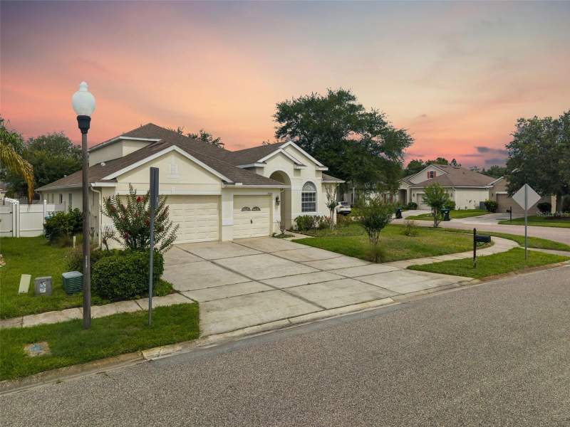 5 bedroom Single Family Residence at 2066 Gloria Oak Court, Cypress Lakes Pcls D & L, Orlando — photo 2
