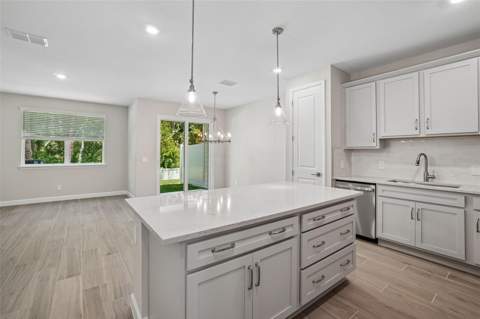 7328 Deer Valley Circle, Tampa FL - photo 9 of 28