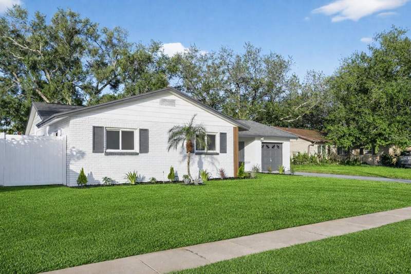 3 bedroom Single Family Residence at 8317 Boxwood Drive, Bay Crest Park Unit 10-A, Tampa — photo 2
