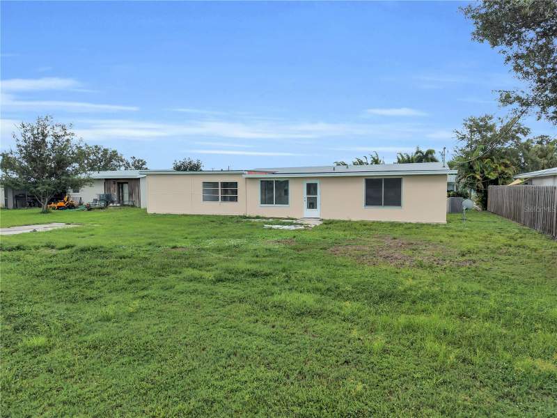 4 bedroom Single Family Residence at 214 W Grace Street, Punta Gorda, Punta Gorda — photo 4