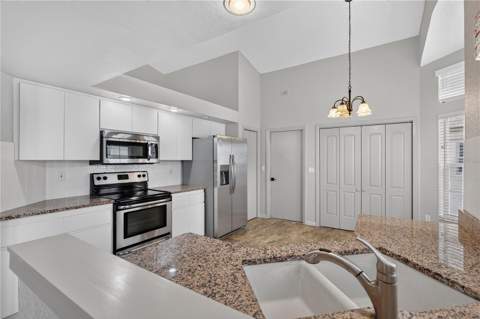 9387 French Quarters Circle, Weeki Wachee FL - photo 10 of 53