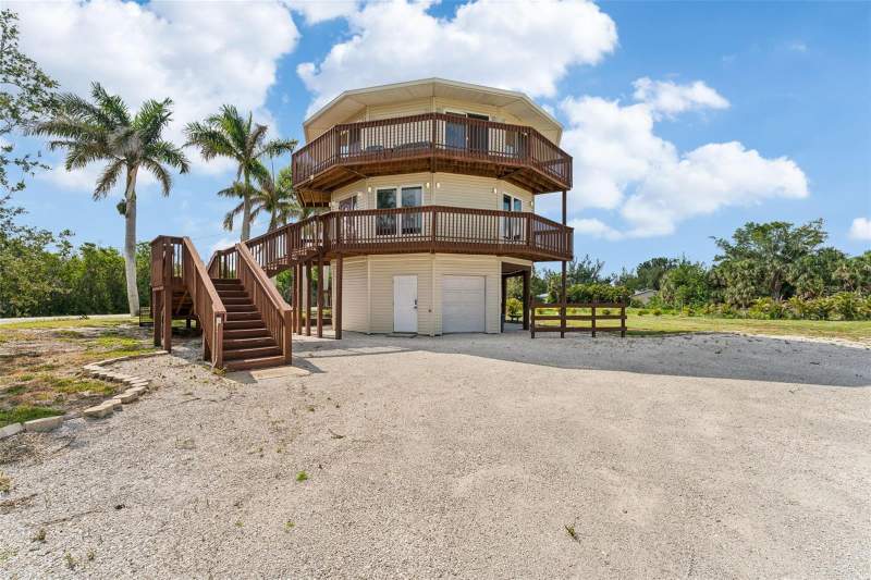 2 bedroom Single Family Residence at 16361 Stringfellow Road, Four Winds Marina & Trail Park, Bokeelia — photo 2