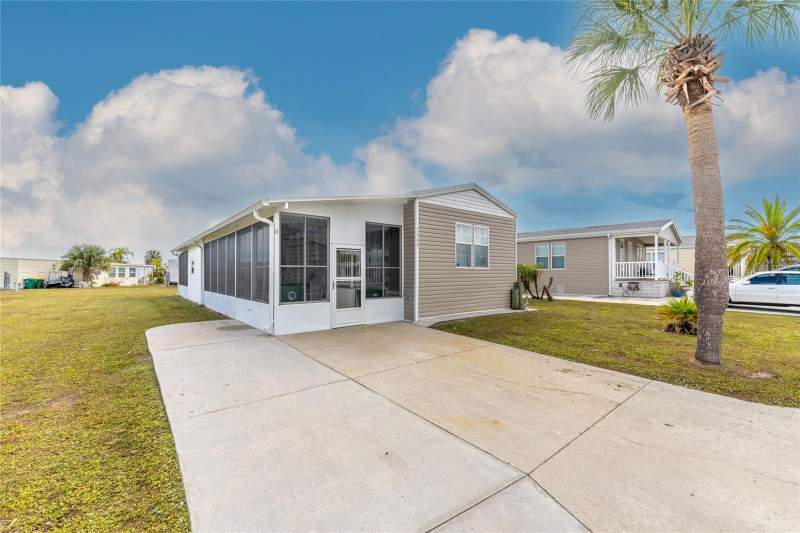 2 bedroom Manufactured Home at 7348 Swinton Ave, Village Of Holiday Lake, Port Charlotte — photo 2