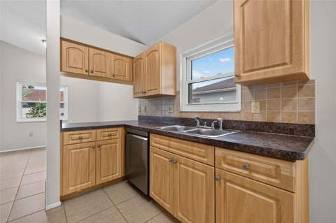 5910 Button Quail Court, Tampa FL - photo 6 of 6