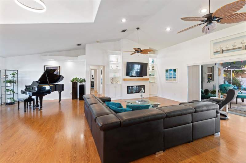 4 bedroom Single Family Residence at 2972 Glenpark Road, Eniswood-Unit Ii-B, Palm Harbor — photo 3