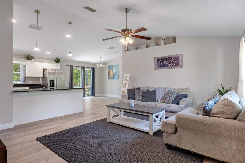3 bedroom Single Family Residence at 1619 W Lamplighter Street, Citrus Springs Unit 8, Dunnellon — photo 2