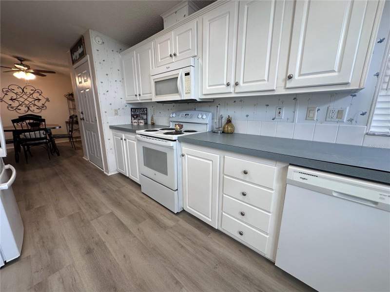 2 bedroom Modular Home at 1100 Belcher Road #406, Fairway Village Mobile Home Park Unrec, Largo — photo 4