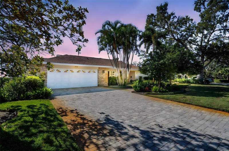 5 bedroom Single Family Residence at 1100 Friendly Way, Pinellas Point Add Sec A Canal Sec, St Petersburg — photo 2