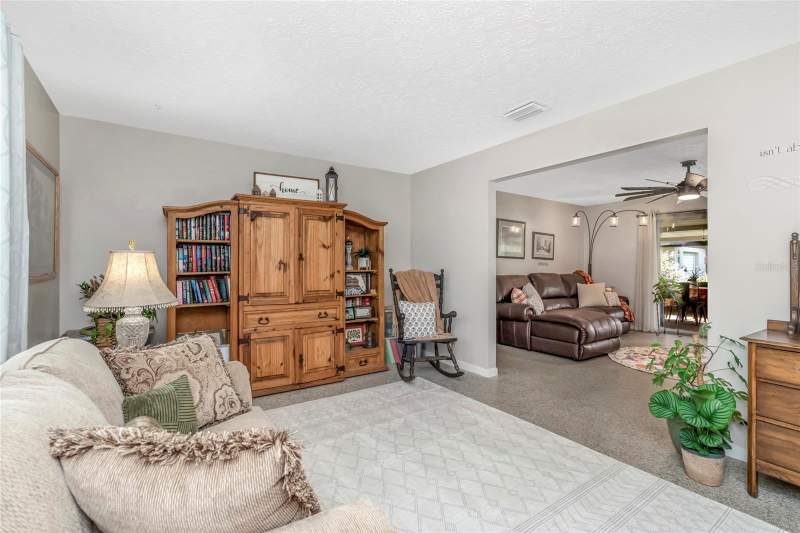 3 bedroom Single Family Residence at 12212 Floral Lane, Jefferson Heights Unit 2, Thonotosassa — photo 2