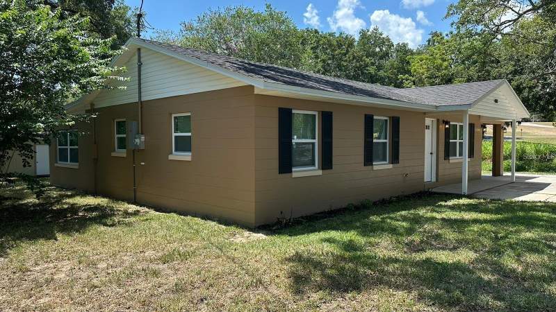 3 bedroom Single Family Residence at 400 Pennsylvania Avenue, Fruitland Park Dream Lake, Fruitland Park — photo 2