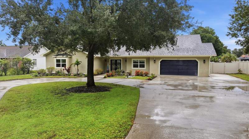 5 bedroom Single Family Residence at 15127 Pennington Road, Tampa, Tampa — photo 5
