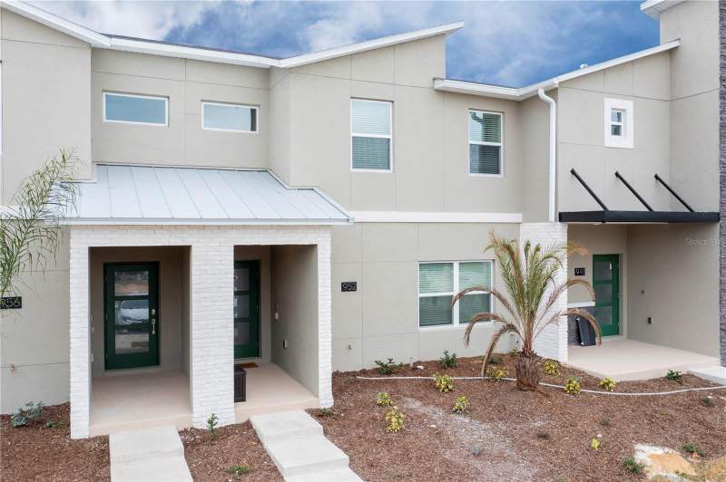 4 bedroom Townhouse at 952 Leader Street, Stoneybrook South North Prcl Ph 6, Davenport — photo 2