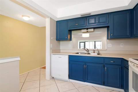 2569 Laurelwood Drive #11B, Clearwater FL - photo 10 of 38