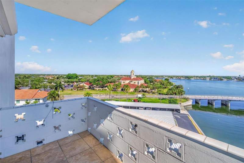 2 bedroom Condominium at 1365 Snell Isle Boulevard #6A, Brightwaters Tower Of Snell Isle, St Petersburg — photo 2