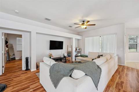 4641 Rolling Green Drive, Wesley Chapel FL - photo 8 of 45