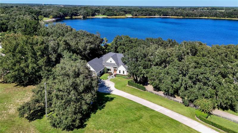 5 bedroom Single Family Residence at 40741 Winken Lane, B-Tween Waters Lt 01 Orb 2142 Pg 1133, Umatilla — photo 4