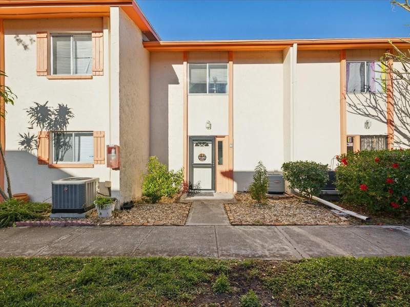 Whisper Wood Townhomes Condo
