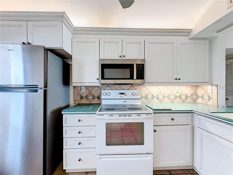 2 bedroom Condominium at 6211 Sun Boulevard #211, Casa Del Mar Condo III, St Petersburg — photo 4