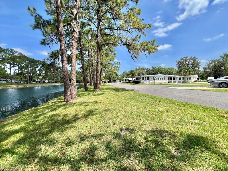 2 bedroom Mobile Home at 105 TEMPLE COVE, HAWTHORNE AT LEESBURG A COOP, LEESBURG — photo 3
