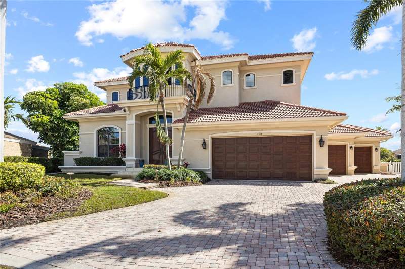 5 bedroom Single Family Residence at 4914 59th Avenue, Bayway Isles, St Petersburg — photo 2