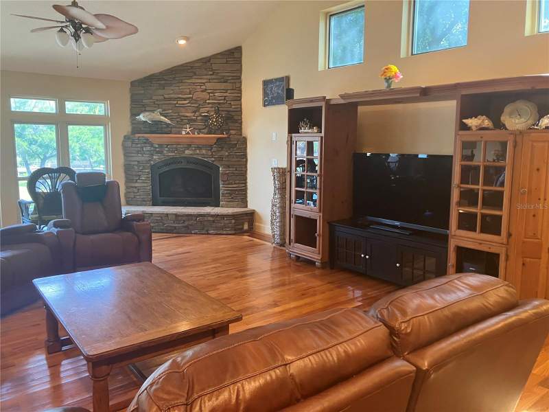 4 bedroom Single Family Residence at 5361 Circle Drive, Weeki Wachee Gardens, Weeki Wachee — photo 5