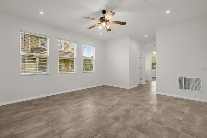 3 bedroom Single Family Residence at 2444 VARENNA LOOP, TAPESTRY PH 5, KISSIMMEE — photo 4