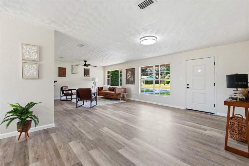 3 bedroom Single Family Residence at 1617 SE 14th Avenue, Lincoln Estates, Gainesville — photo 2