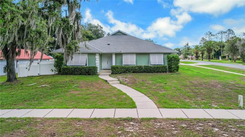 317 WOODLAND TRAIL home for sale in Lady Lake Baggett Estates