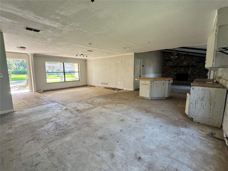 3 bedroom Single Family Residence at 477 Woodstock Drive, Woods Port Orange Unit 01, Port Orange — photo 2
