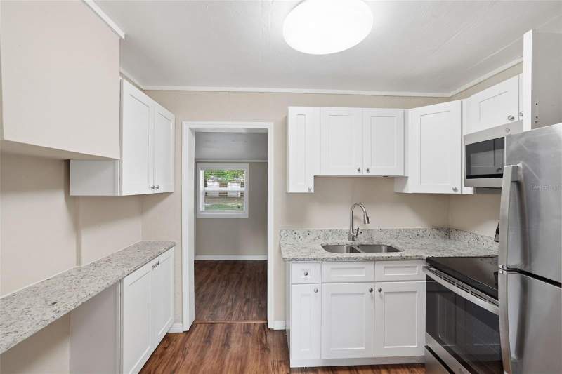 2 bedroom Single Family Residence at 303 Josephine Avenue, Fruitland Park, Fruitland Park — photo 5