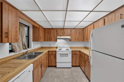 610 Fourth Avenue, Lady Lake FL - photo 6 of 6