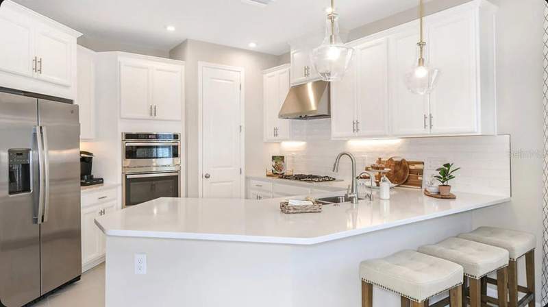 4 bedroom Single Family Residence at 32477 Sea Loch Loop, Lochside, Mount Dora — photo 2