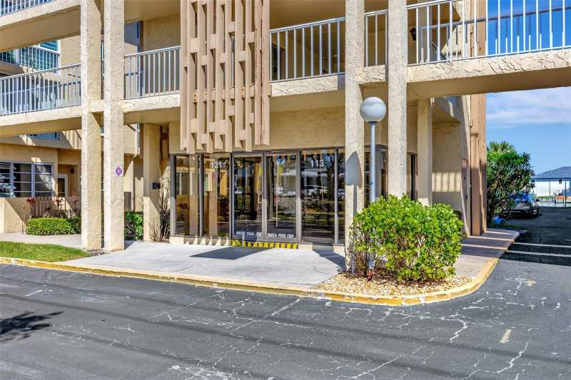 2 bedroom Condominium at 113 Island Way #241, Islander The Condo, Clearwater Beach — photo 1