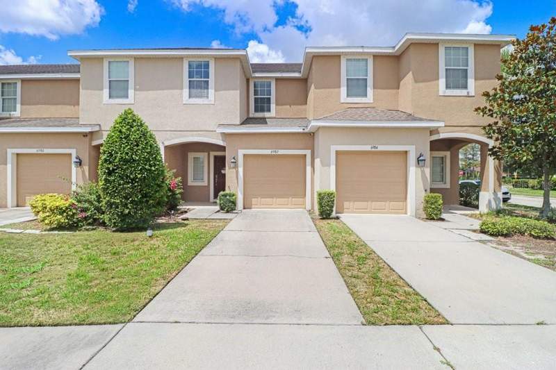 3 bedroom Townhouse at 6982 Holly Heath Drive, Oak Creek, Riverview — photo 2
