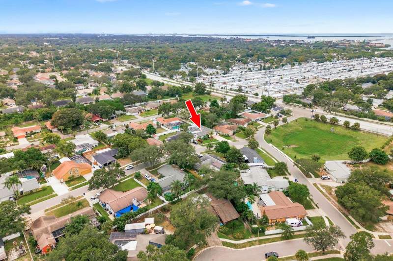 4 bedroom Single Family Residence at 1358 Wexford Drive, Wexford Leas, Palm Harbor — photo 2