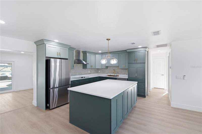 3 bedroom Single Family Residence at 9460 Treasure Lane, Sun Plaza Isles, St Petersburg — photo 5